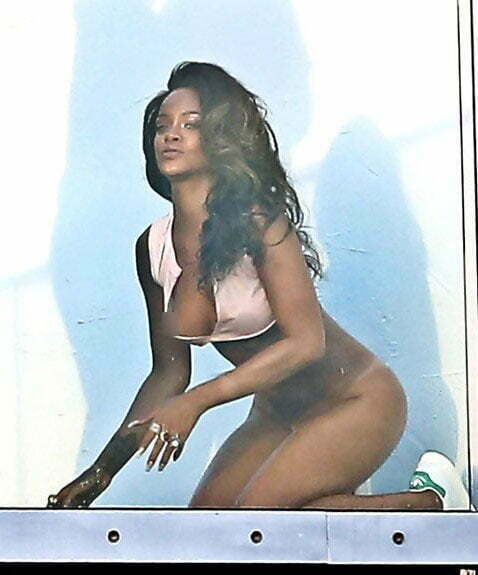 rihanna-nue 2