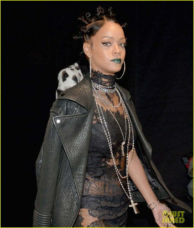 rihanna-iheartradio-music-awards-2014-02
