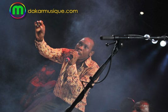 Seun Kutti en concert à l'institut Français de Dakar 