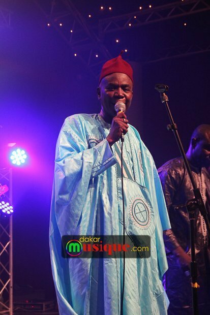 Bekaye Mbaye au concert de Titi au Dock Haussmann avec le groupe Soralé, Déesse Major, Mame Goor et Salam Diallo
