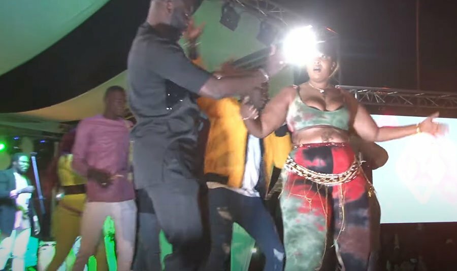 Vidéo : Pagaye Mbaye clôture son concert par un concours de Leumbeul.