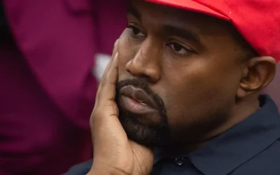 Une Femme Affirme que Kanye West Lui a « Télépathiquement » Ordonné de Voler une Voiture avec un Enfant à Bord